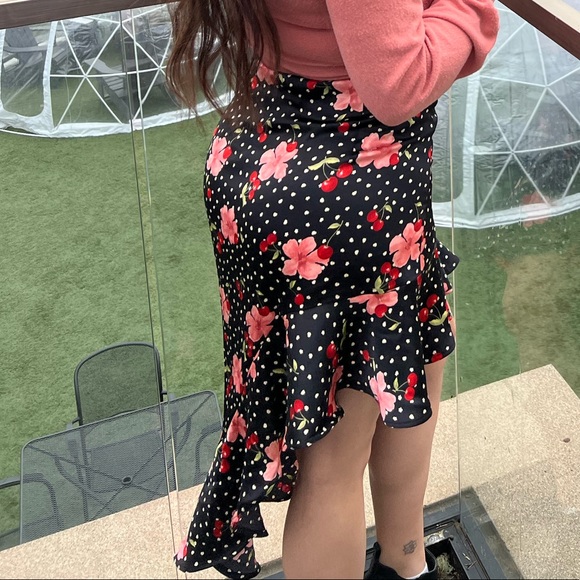 High Low Satin skirt - Picture 2 of 2